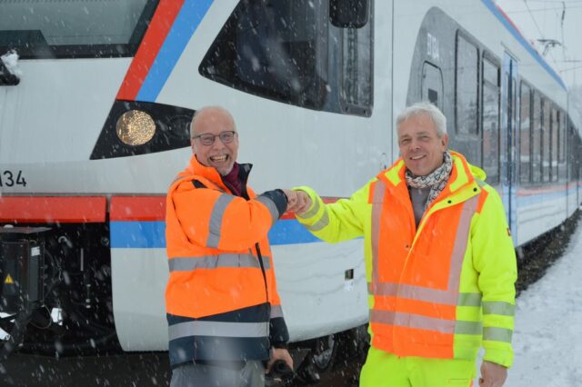 fahrzeugubergabe-im-schneegestober-1024x681