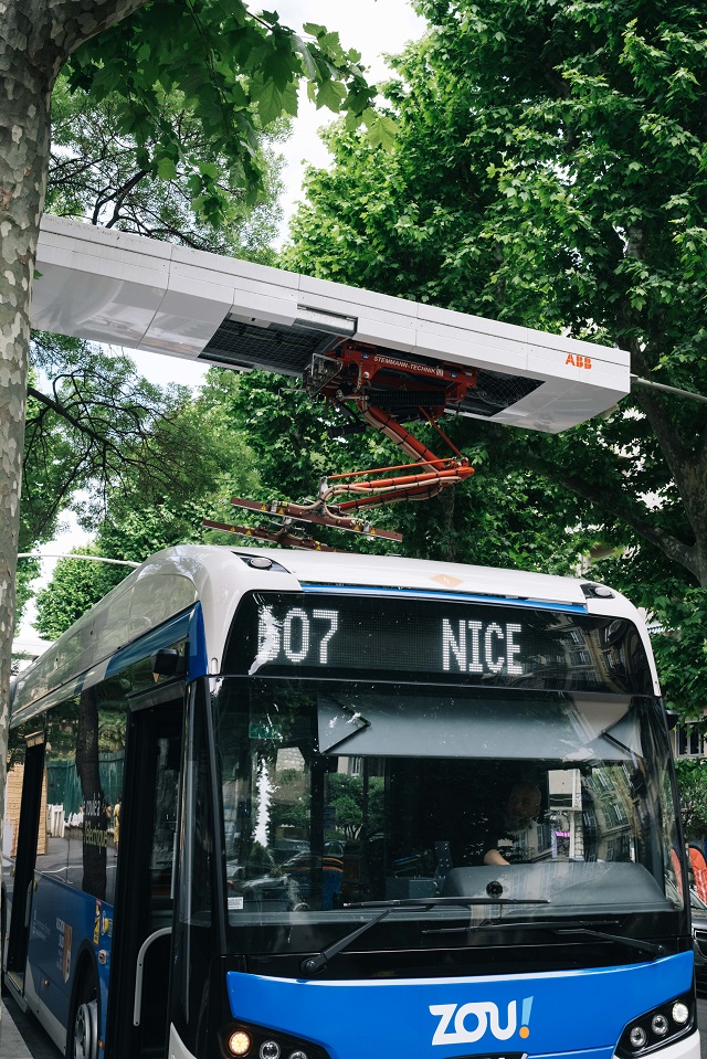 véhicules électriques articulés par pantographes