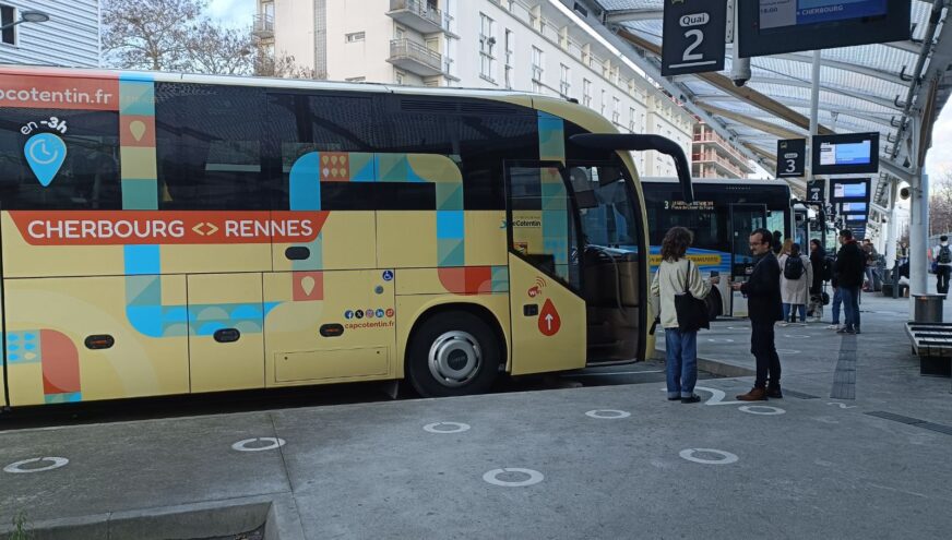 Bus Cherbourg Rennes en stationnement