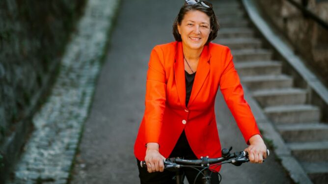 Violeta Bulc  