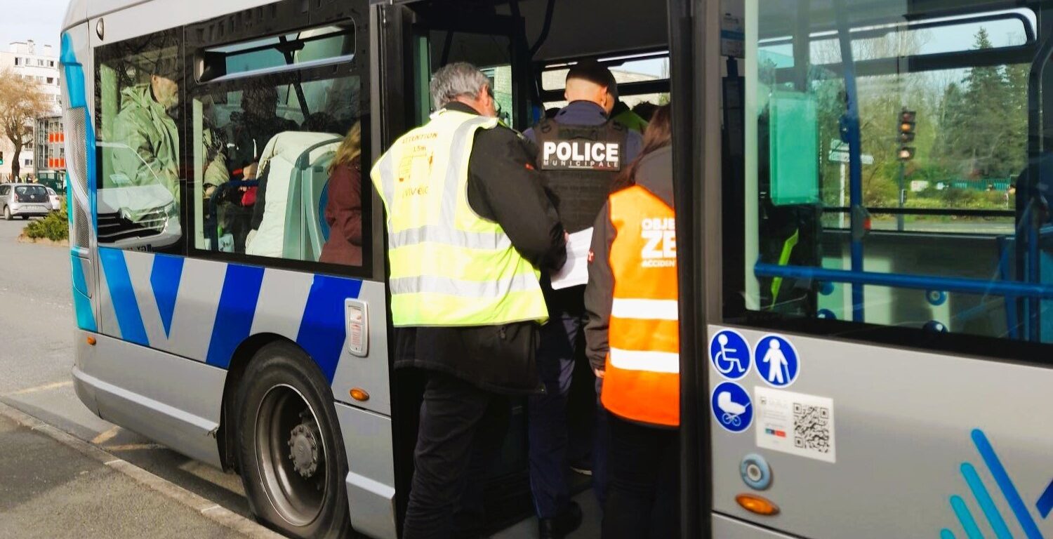 Police dans un bus Mobivie