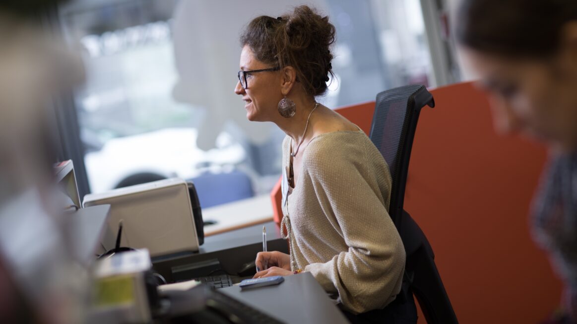 Woman working for Transdev-france-auvergne-roanne-rhones alpes